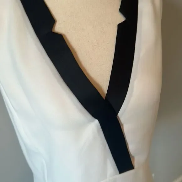 Emerson Rose sz S sleeveless V-neck blouse classic black white - Picture 2 of 7